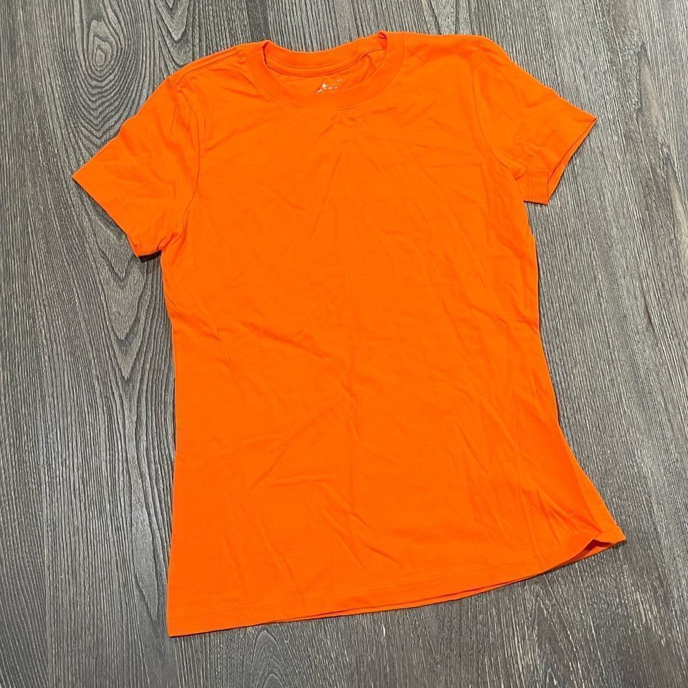 NWOT Nike Basic Tee Shirt Short Sleeve Crew Neck Pullover Cotton Orange Size XS